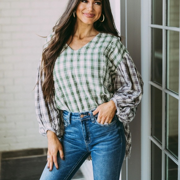 Women’s Top - Picture 1 of 2